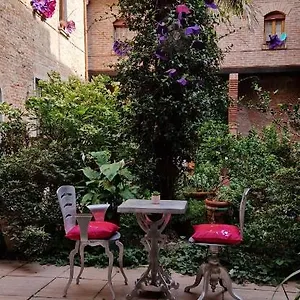 https://il-giardino-ferrara.emilia-romagnahotels.net